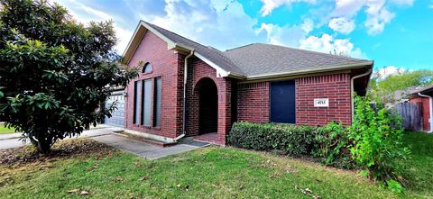 Photo of 4711 Stone Bridge Street, Baytown, TX 77521 (MLS # 6077235)