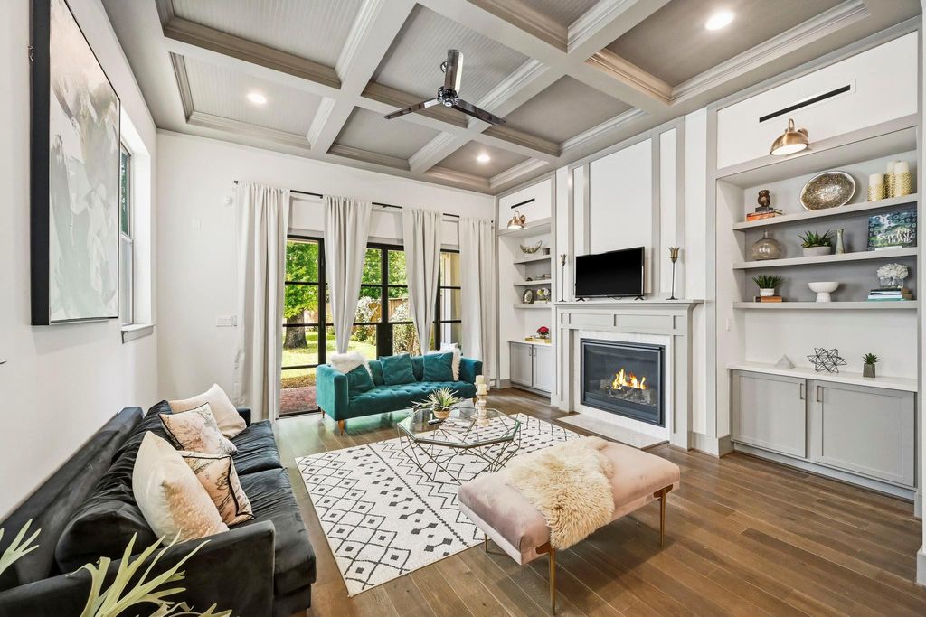 Photo of 523 W 25th Street, Houston, TX 77008 (MLS # 13594998)