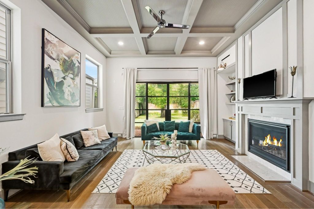 Photo of 523 W 25th Street, Houston, TX 77008 (MLS # 13594998)