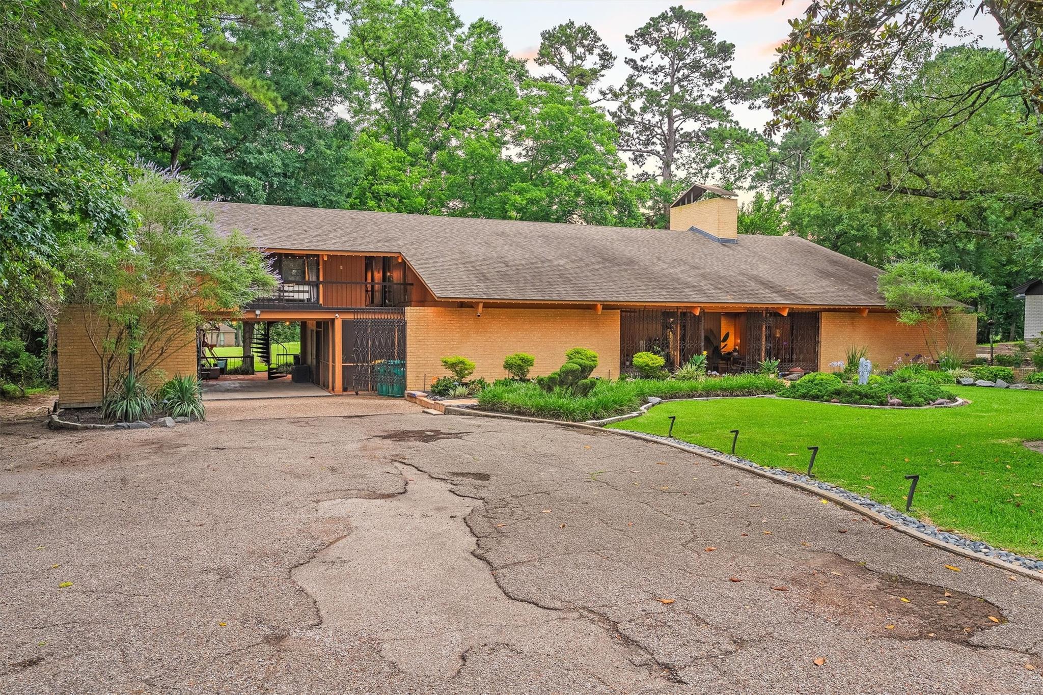 29 Winged Foot Drive
