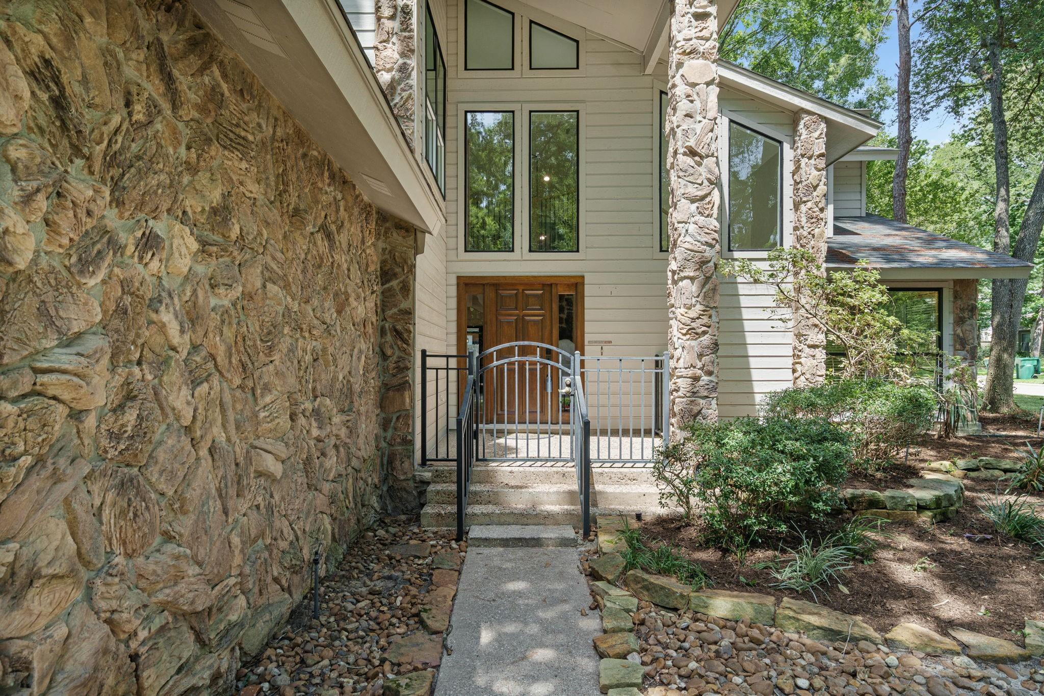 2 Crescent Falls Court