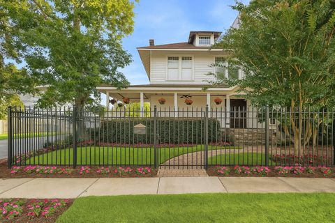 Photo of 601 Willard Street, Houston, TX 77006 (MLS # 43075445)