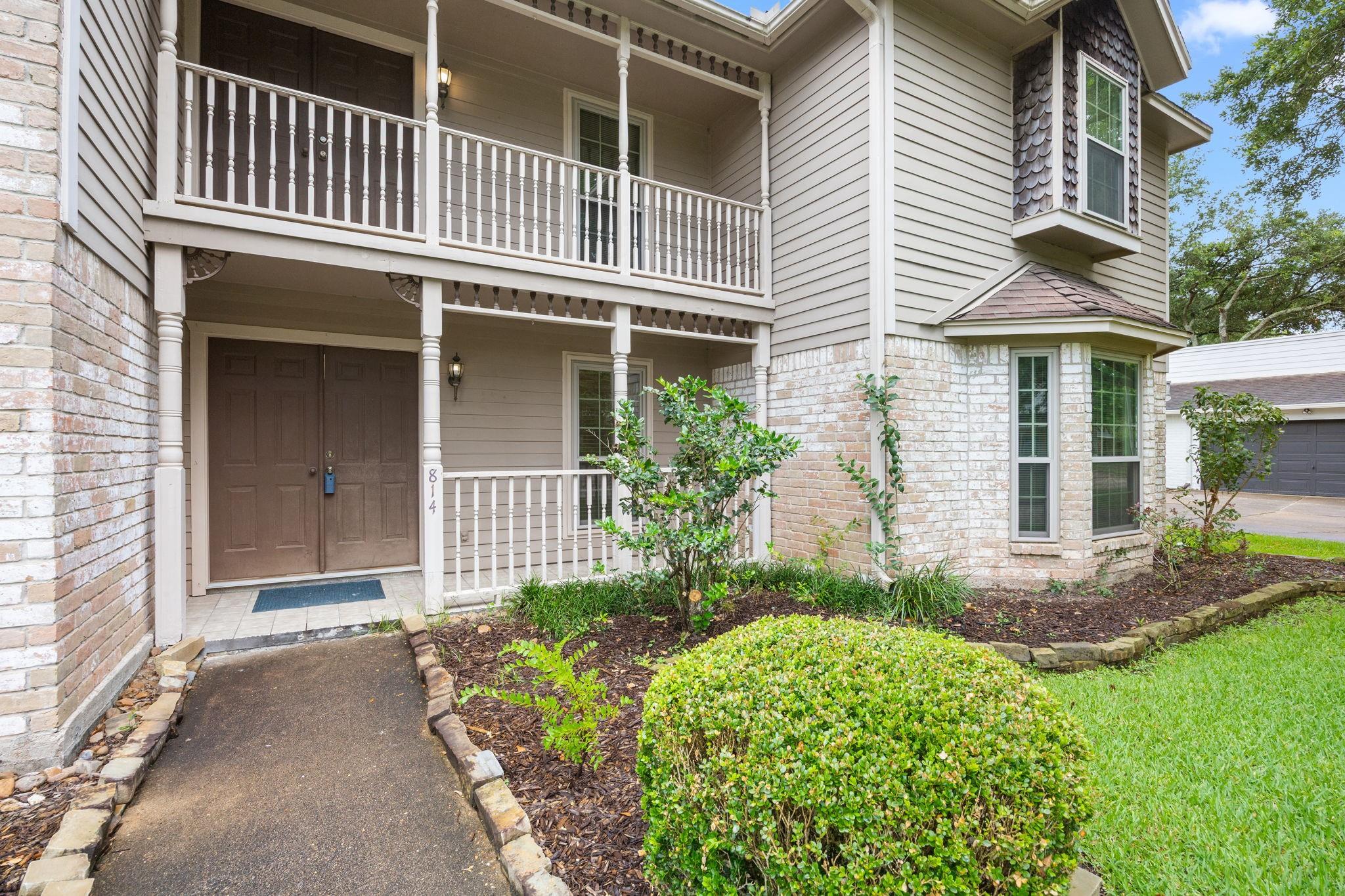 814 Palm Grove Circle