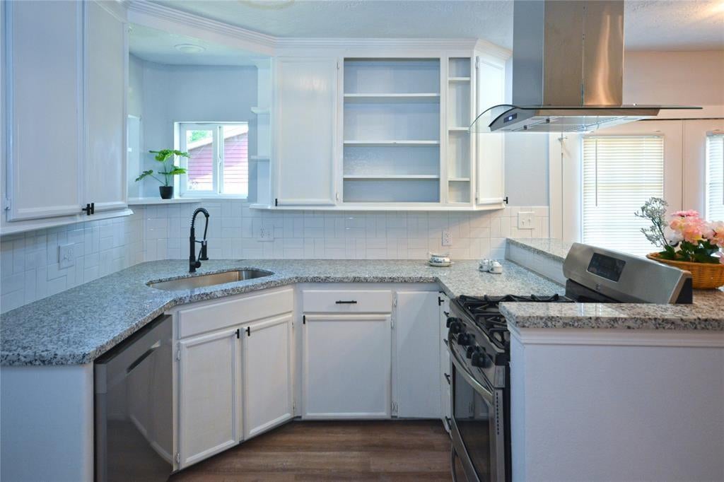Photo of 314 S 5th Street, Highlands, TX 77562 (MLS # 46820912)
