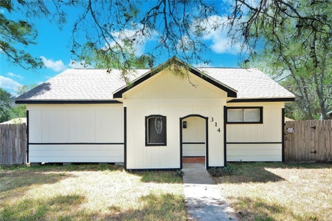 Photo of 314 S 5th Street, Highlands, TX 77562 (MLS # 46820912)