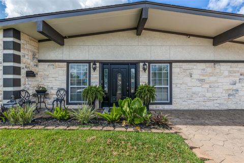 Photo of 7953 Hammerly Boulevard, Houston, TX 77055 (MLS # 95631628)