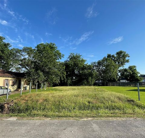 Photo of 9820 Richcroft Street, Houston, TX 77029 (MLS # 82204794)