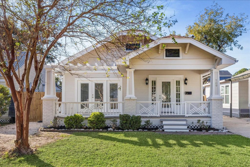 Photo of 709 Walton Street, Houston, TX 77009 (MLS # 97742475)