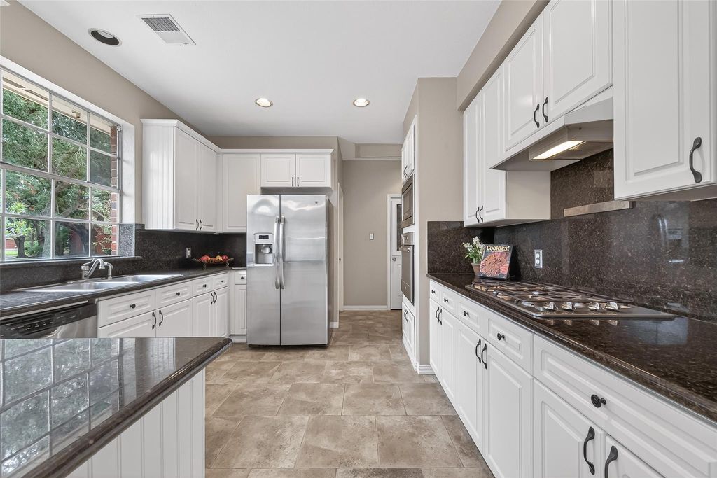 Photo of 5522 Whisper Ridge Drive, Sugar Land, TX 77479 (MLS # 26201836)