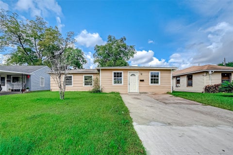 Photo of 7946 Jutland Road, Houston, TX 77033 (MLS # 85042574)