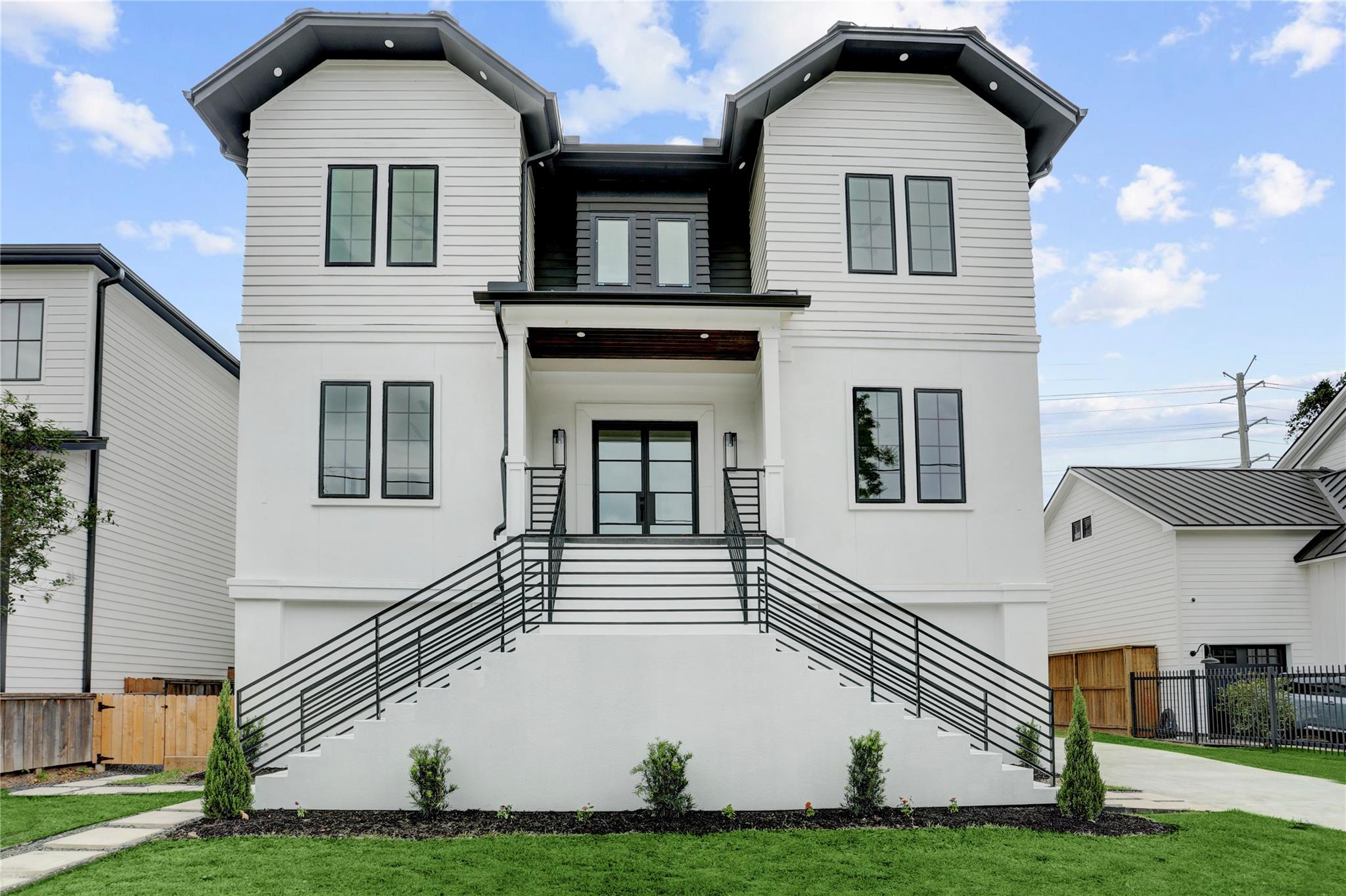 1906 W 14th