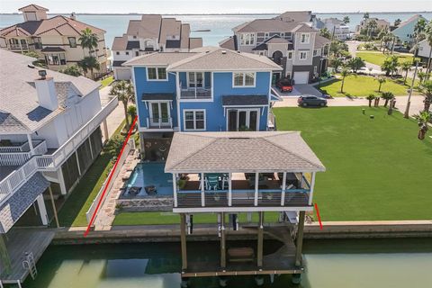 Photo of 936 Long Reach Drive, Tiki Island, TX 77554 (MLS # 21314563)