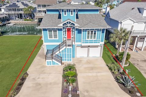 Photo of 936 Long Reach Drive, Tiki Island, TX 77554 (MLS # 21314563)