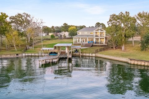 Photo of 224 Oak Crest Drive, Livingston, TX 77351 (MLS # 21703095)