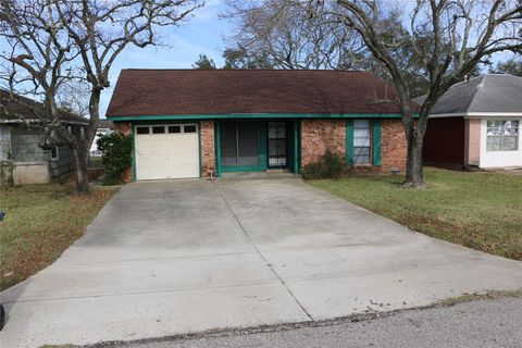 Photo of 710 W 7th Street, Freeport, TX 77541 (MLS # 21821078)