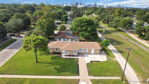 Photo of 1603 5th Avenue N, Texas City, TX 77590 (MLS # 64213311)