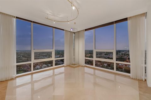 Photo of 5100 San Felipe Street #194, Houston, TX 77056 (MLS # 79364622)