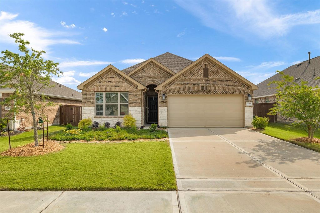 Photo of 7622 Mistral Lane, Baytown, TX 77523 (MLS # 36949540)