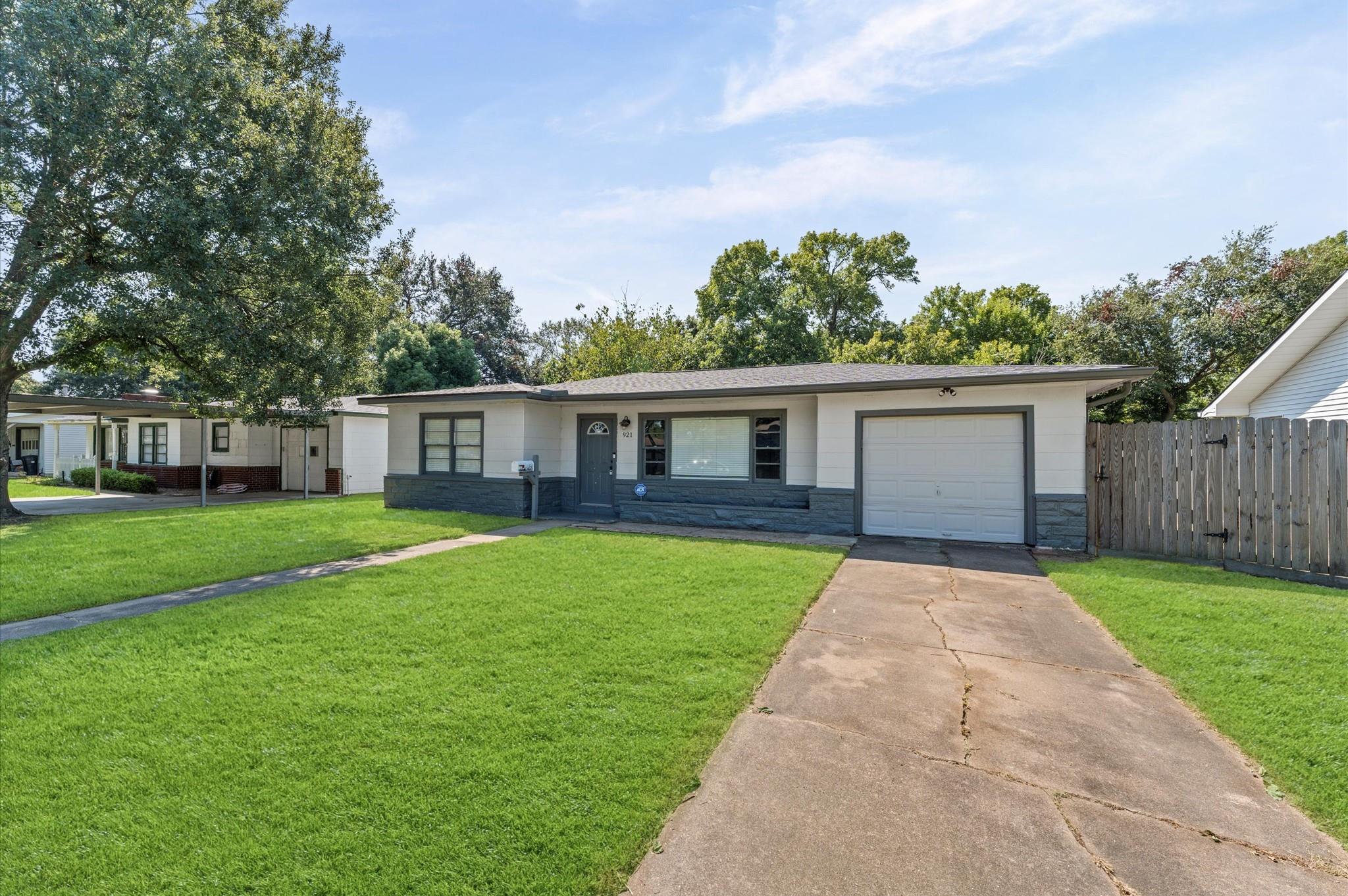 921 22nd Avenue N
