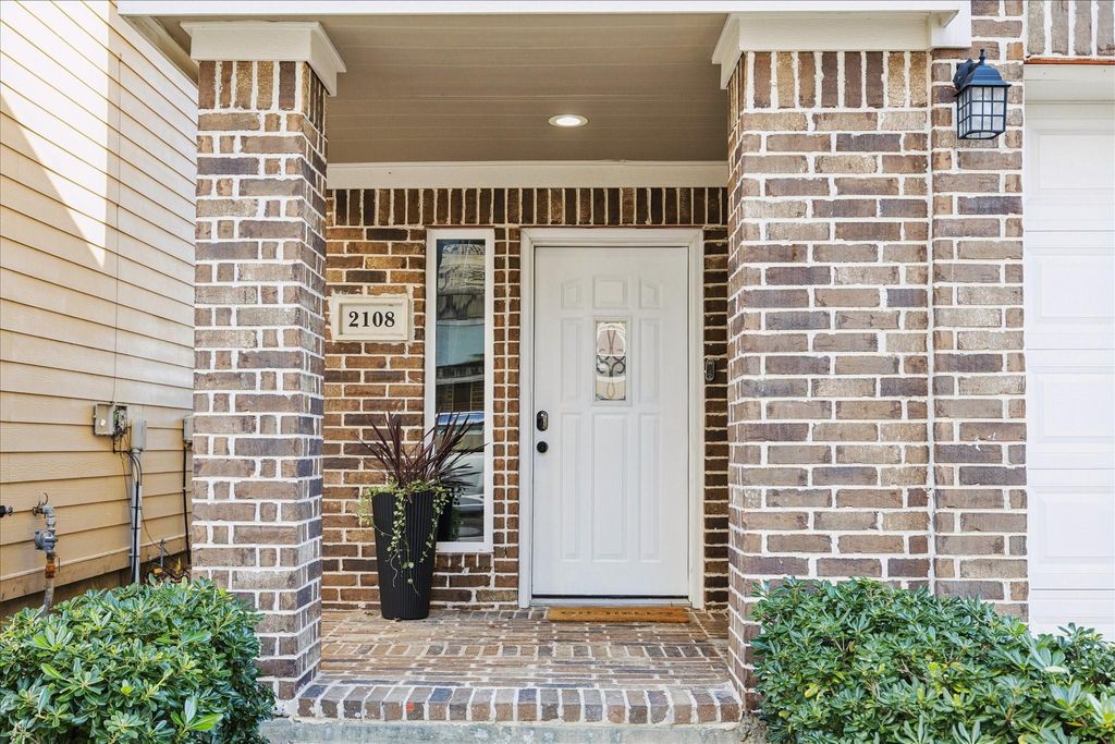 Photo of 2108 Oatfield Drive, Houston, TX 77018 (MLS # 72603026)