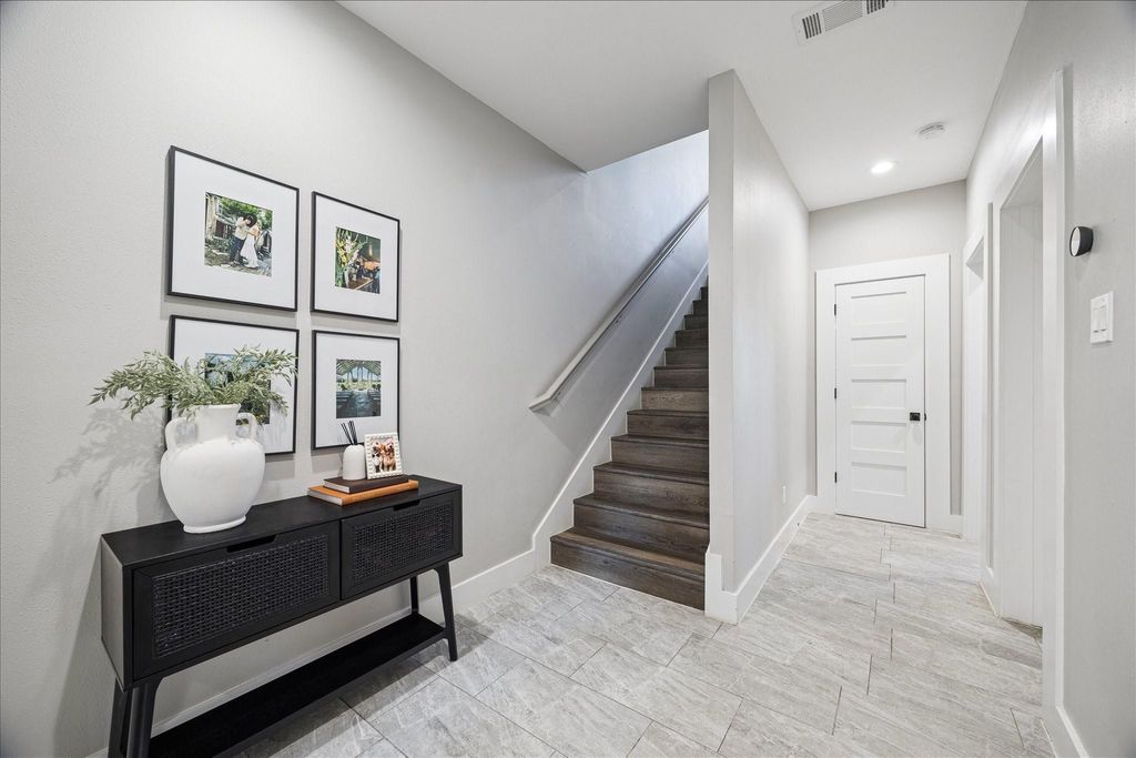 Photo of 2108 Oatfield Drive, Houston, TX 77018 (MLS # 72603026)