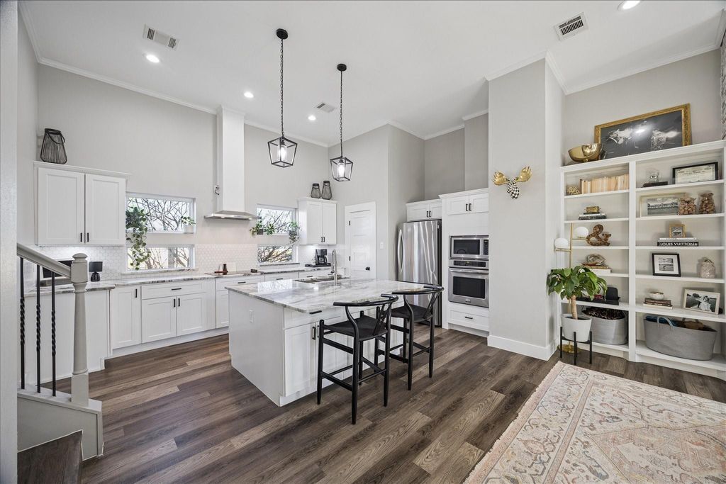 Photo of 2108 Oatfield Drive, Houston, TX 77018 (MLS # 72603026)