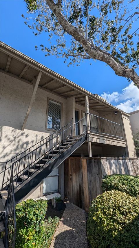 Photo of 5711 Sugar Hill Drive #98, Houston, TX 77057 (MLS # 62725940)