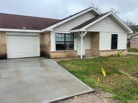 Photo of 3907 Cinnamon Cove Drive, Dickinson, TX 77539 (MLS # 44513693)