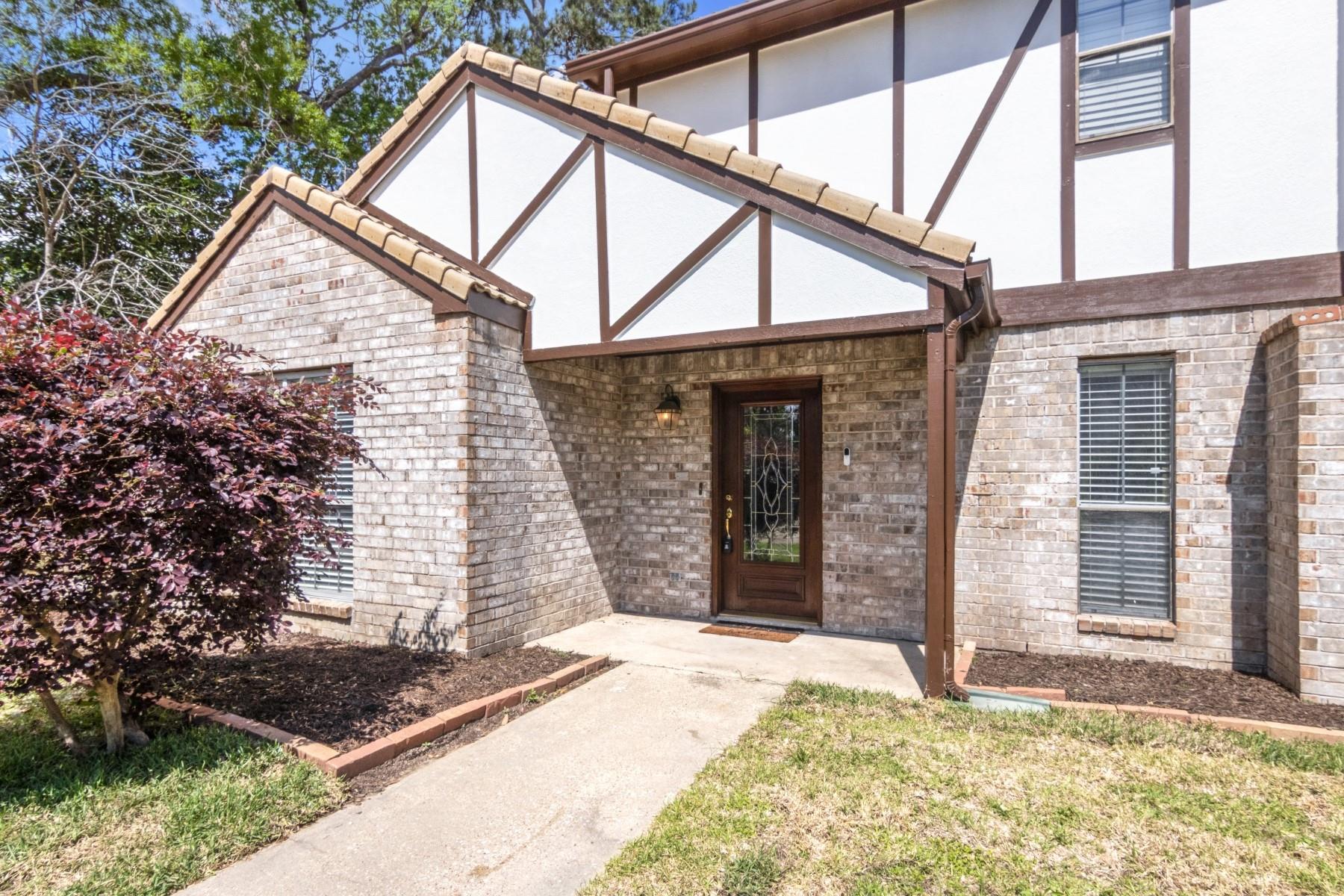 7811 17th Green Drive