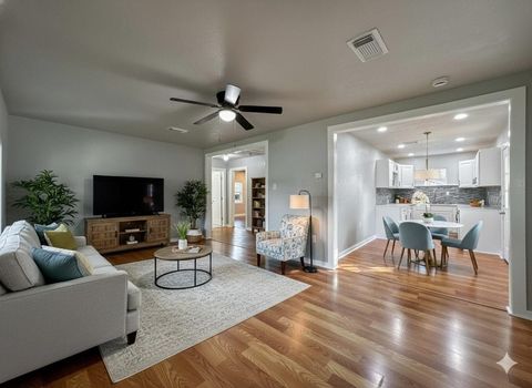 Photo of 1009 W Snyder Street, Alvin, TX 77511 (MLS # 34388983)