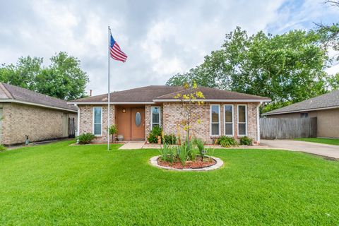 Photo of 1714 Magnolia Drive, Pasadena, TX 77503 (MLS # 96216288)