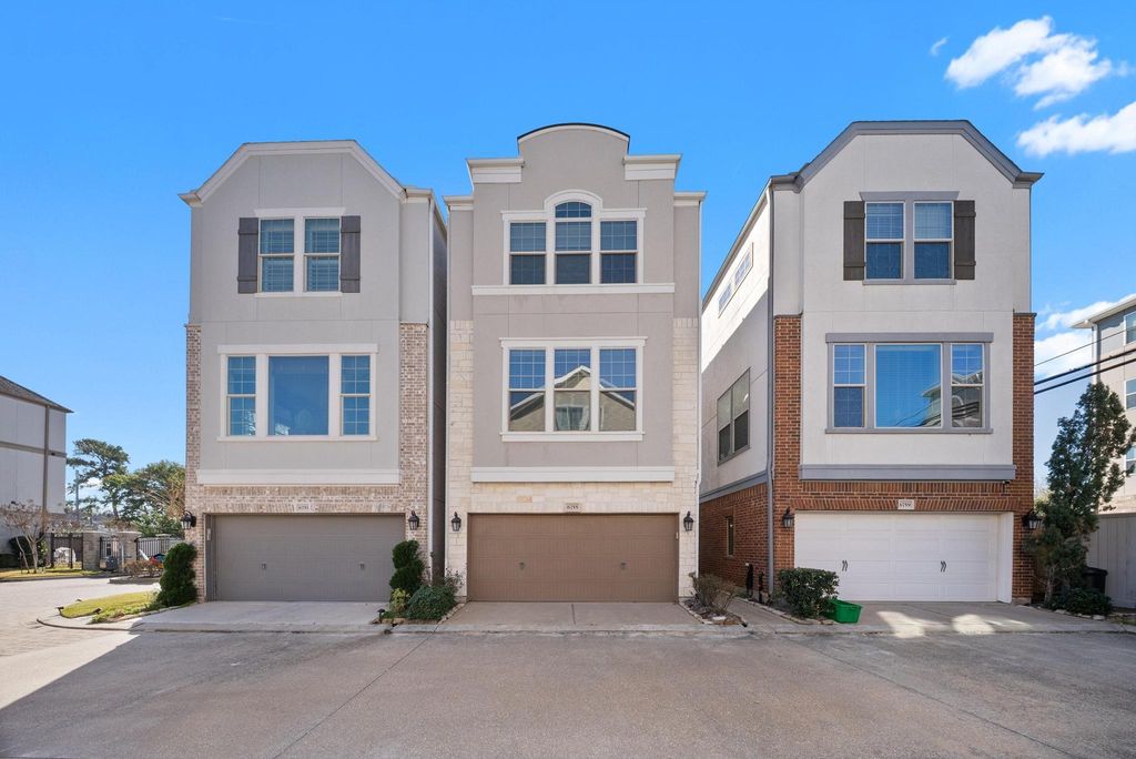 Photo of 6755 Highclere Manor Lane, Houston, TX 77055 (MLS # 30877593)