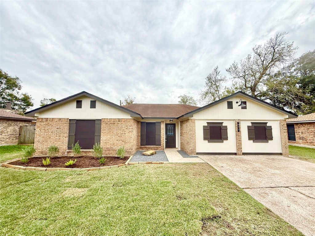 Photo of 477 Oyster Creek Court, Richwood, TX 77531 (MLS # 34456901)