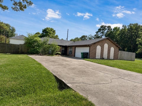 Photo of 1747 Burning Tree Road, Houston, TX 77339 (MLS # 89526932)