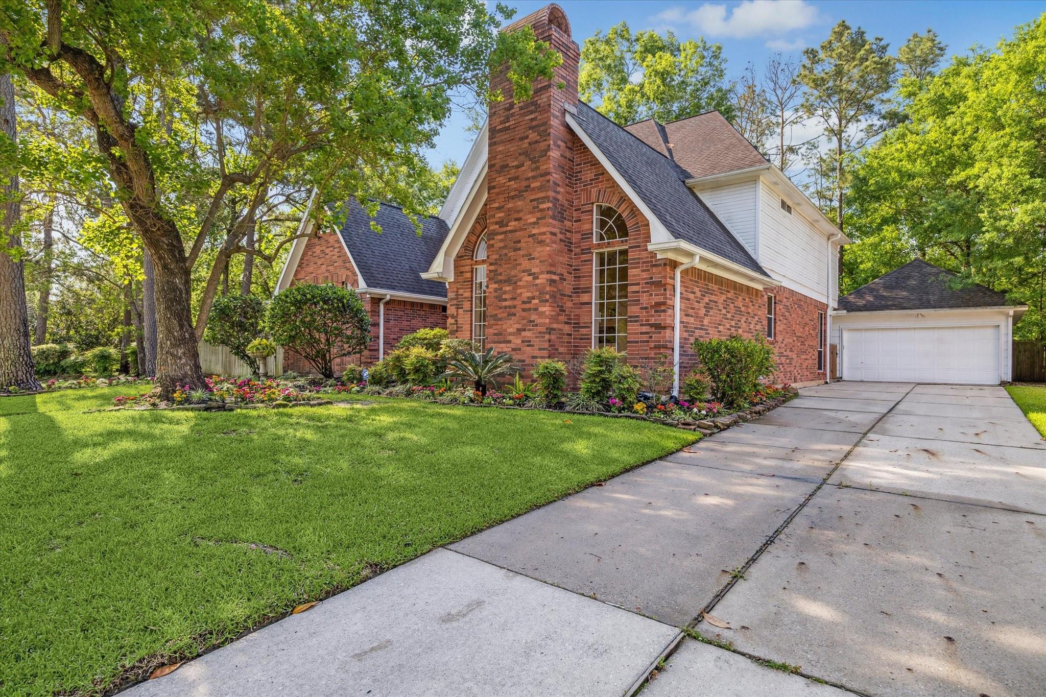 5610 Lofty Magnolia Court
