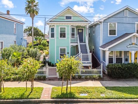 Photo of 2817 Avenue Q -B, Galveston, TX 77550 (MLS # 31214954)