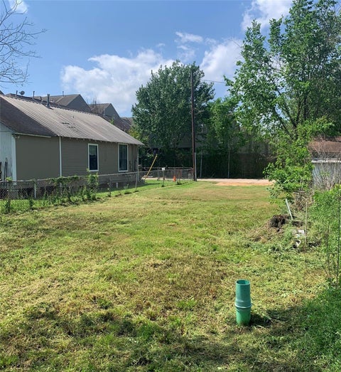 Photo of 3 Bace Court, Houston, TX 77007 (MLS # 36241557)