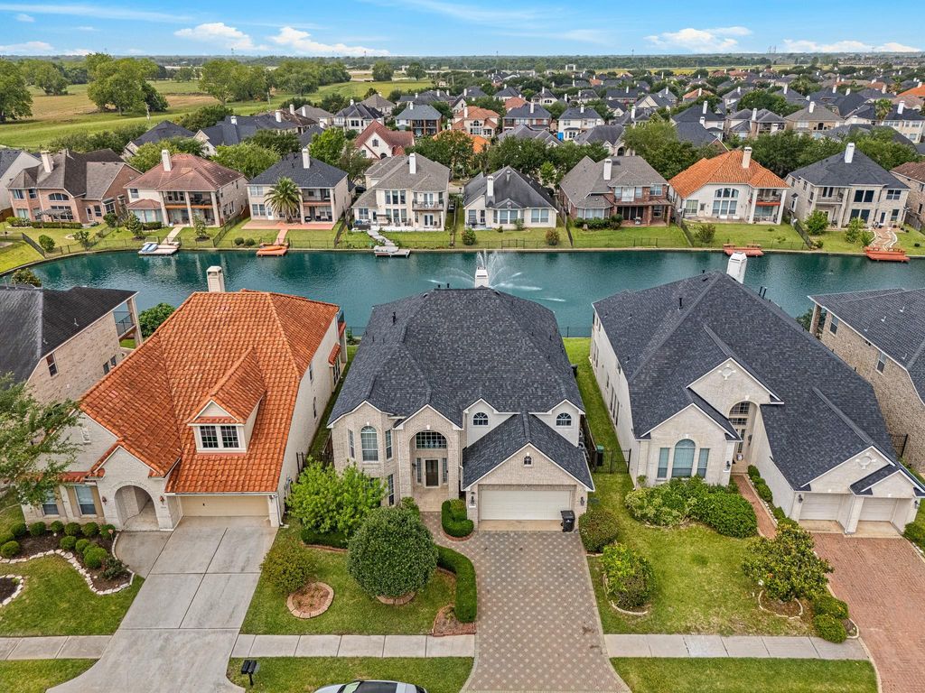 Photo of 14406 Dunrobin Way, Sugar Land, TX 77498 (MLS # 43016019)