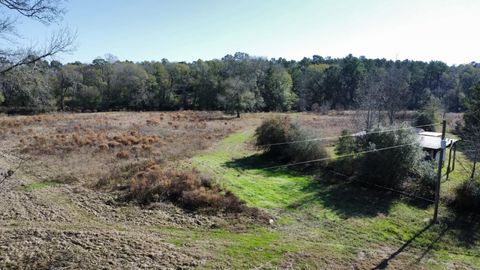 Photo of 2519 County Road 131, Centerville, TX 75833 (MLS # 32350665) Photo of 2519 County Road 131, Centerville, TX 75833 (MLS # 32350665)