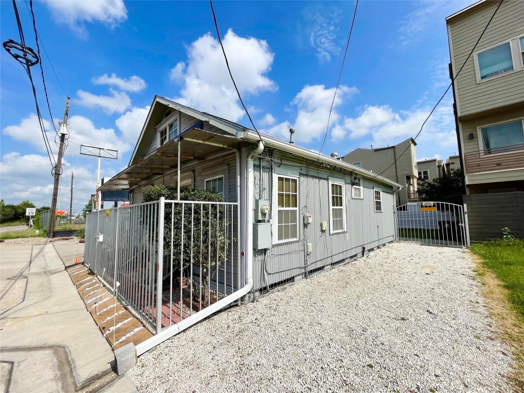 Photo of 4516 Katy Freeway, Houston, TX 77007 (MLS # 84355680)