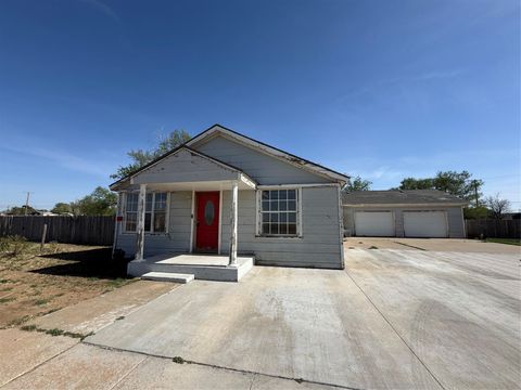 Photo of 704 E Municipal Drive, Lubbock, TX 79403 (MLS # 8265345)