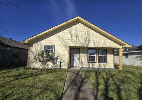 Photo of 3220 Iowa Street, Baytown, TX 77520 (MLS # 64642797)