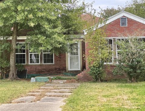 Photo of 2340 19th Street, Port Arthur, TX 77640 (MLS # 43649567)