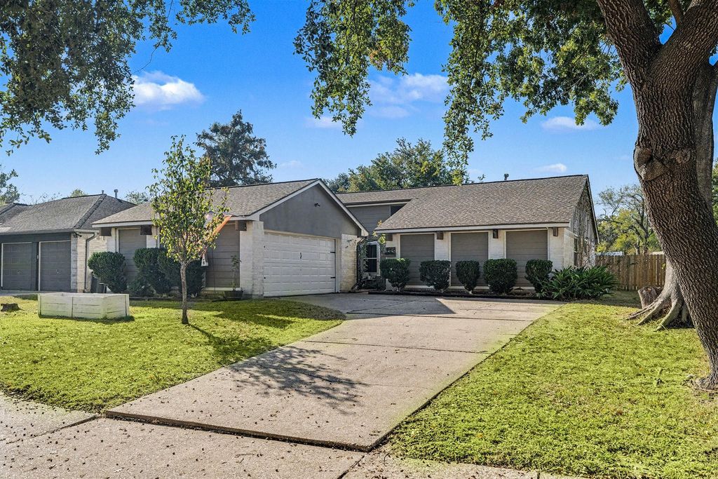 Photo of 18907 Atascocita Trace Drive, Humble, TX 77346 (MLS # 13656730)