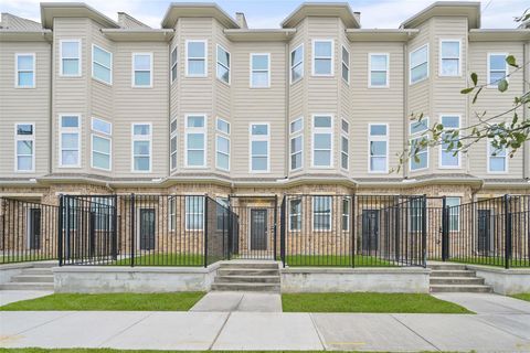 Photo of 2020 Mcgowen Street #20, Houston, TX 77004 (MLS # 43157053)