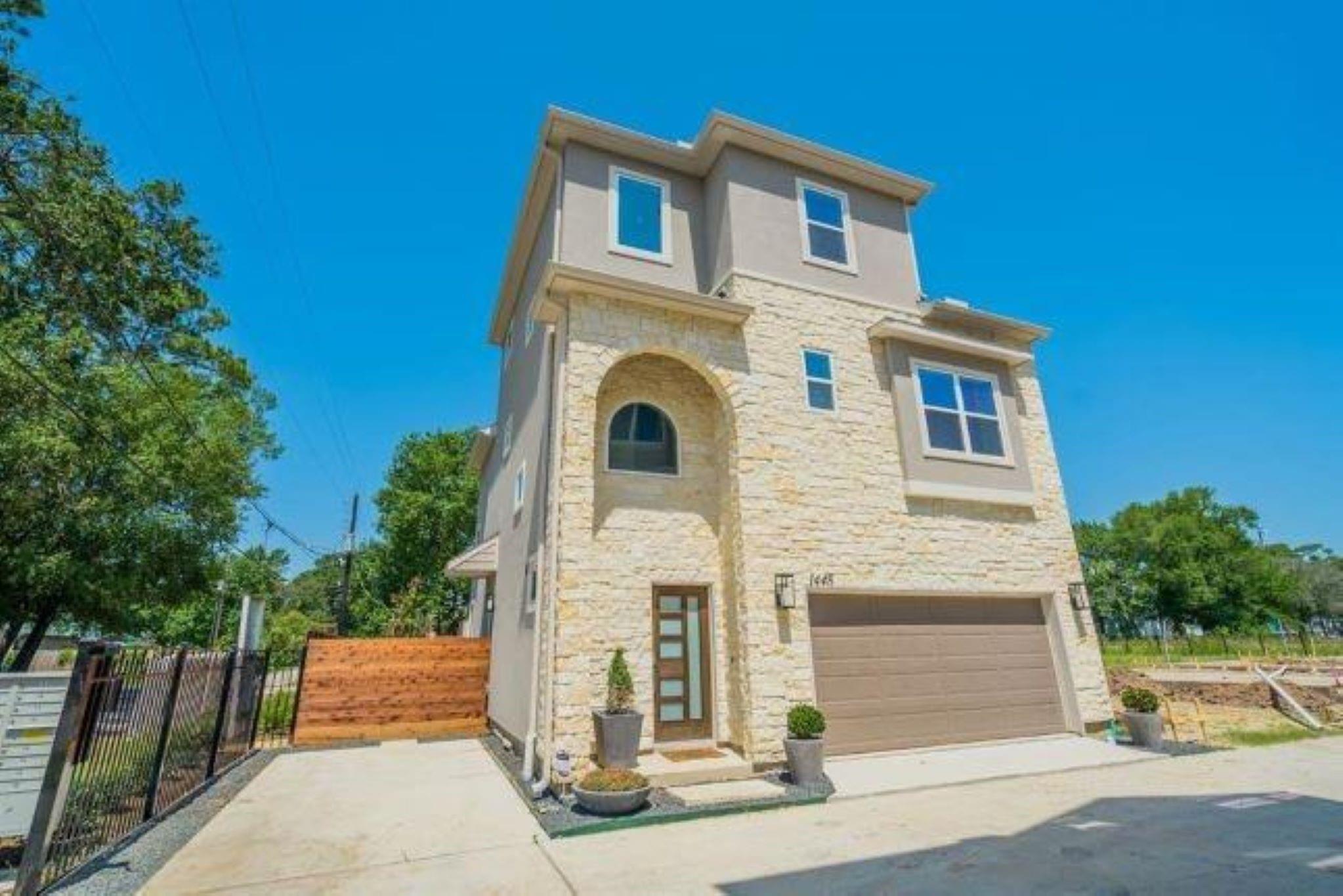 1414 W 34th 1/2 Street