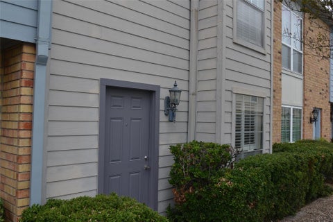 Townhouse For Rent - 6111 Beverly Hill Street #43<br/> Houston, TX 77057