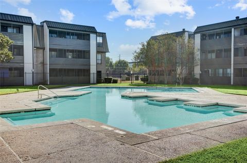 Tiny photo for 3015 Walnut Bend Lane #35, Houston, TX 77042 (MLS # 38268430)