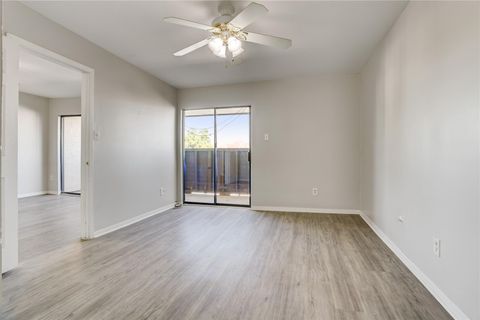 Tiny photo for 3015 Walnut Bend Lane #35, Houston, TX 77042 (MLS # 38268430)