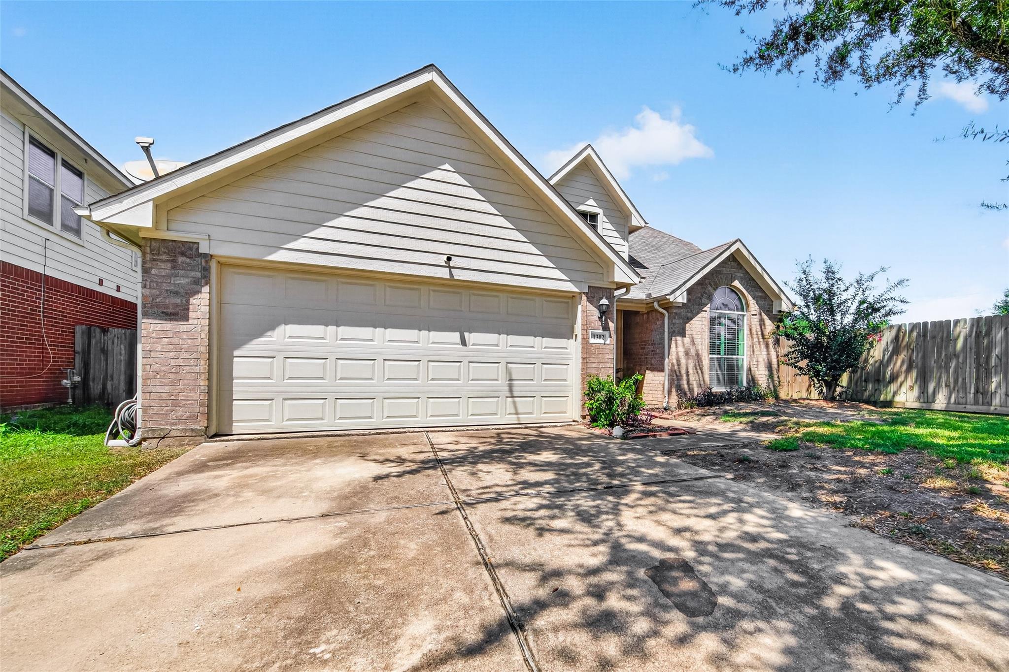 1302 E April Rain Court